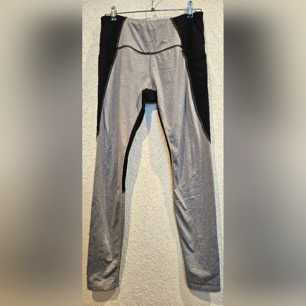 Apana Leggings Size Medium Black and Gray